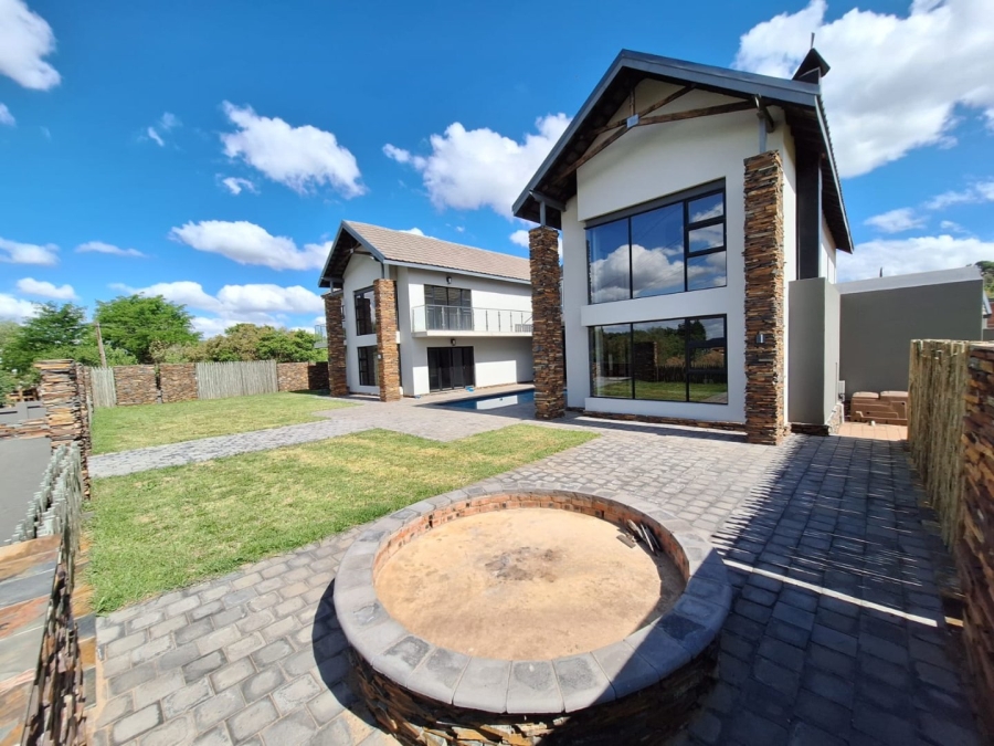 5 Bedroom Property for Sale in Rayton Free State